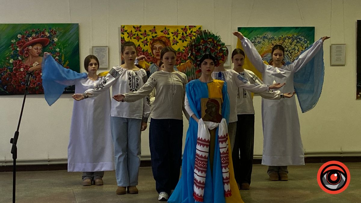 "Шлях України. Душа нації": у Калуші відкрили персональну виставку художниці Ольги Чолінської