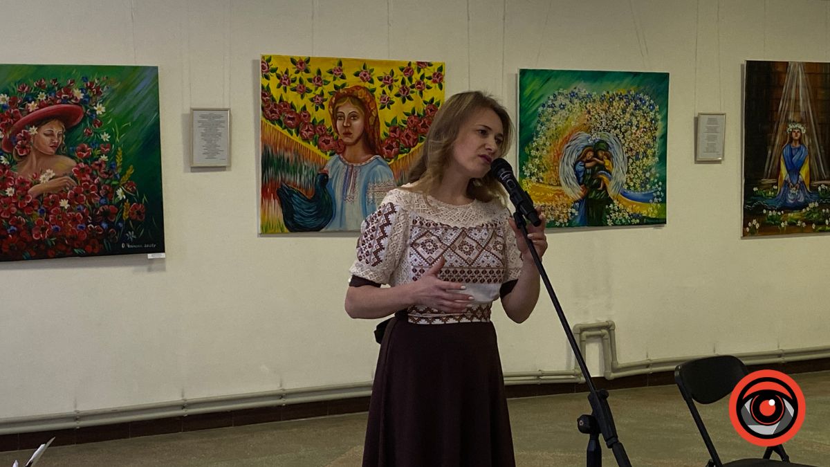 "Шлях України. Душа нації": у Калуші відкрили персональну виставку художниці Ольги Чолінської