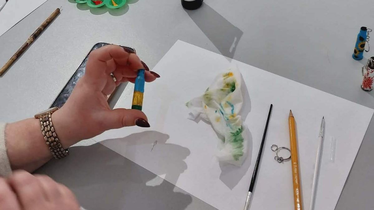 У Долині в музеї розписують гільзи