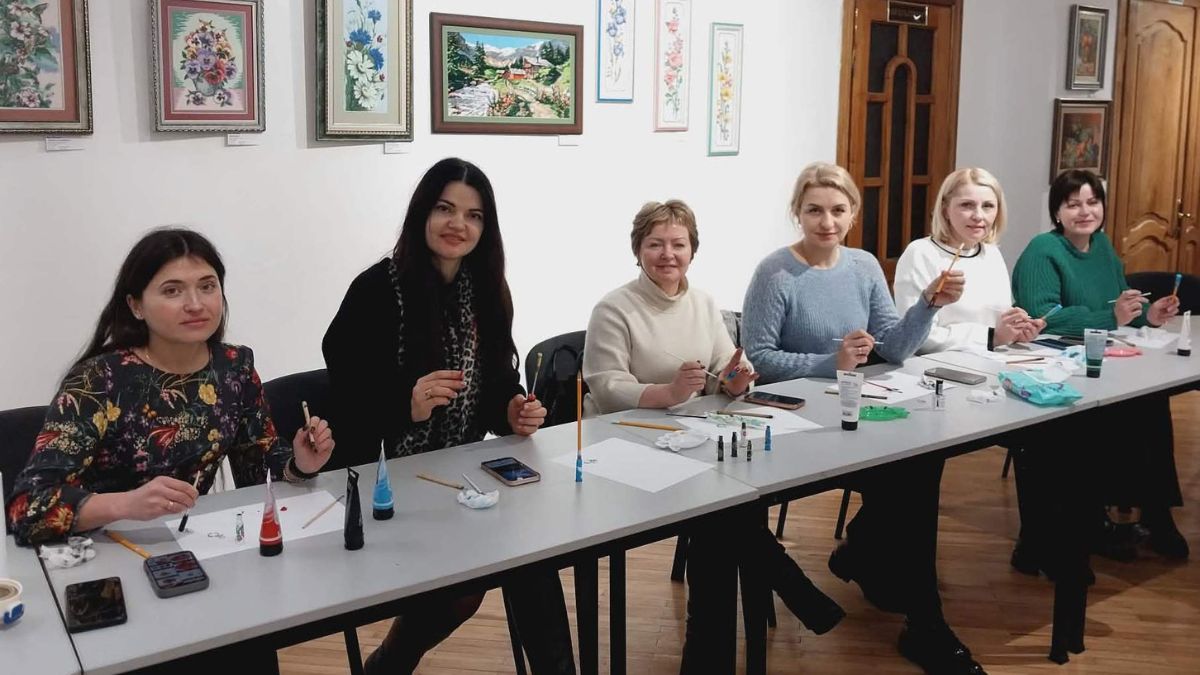 У Долині в музеї розписують гільзи