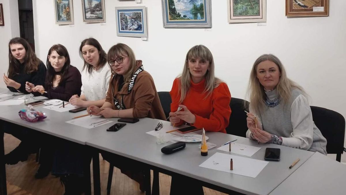 У Долині в музеї розписують гільзи