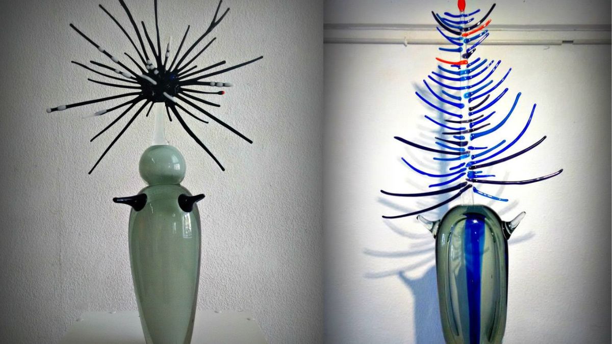 Мисткиня виготовляє вироби зі скла