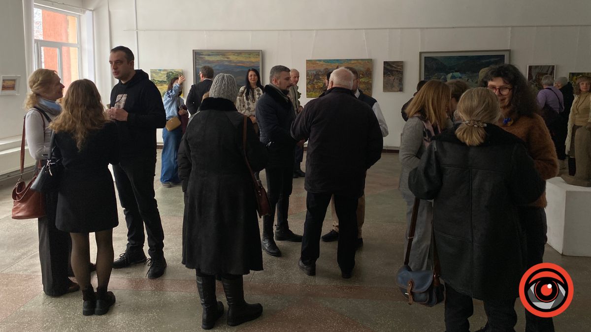 У Калуші відкрили традиційну виставку "Образи": понад 80 мистецьких робіт трьох авторів