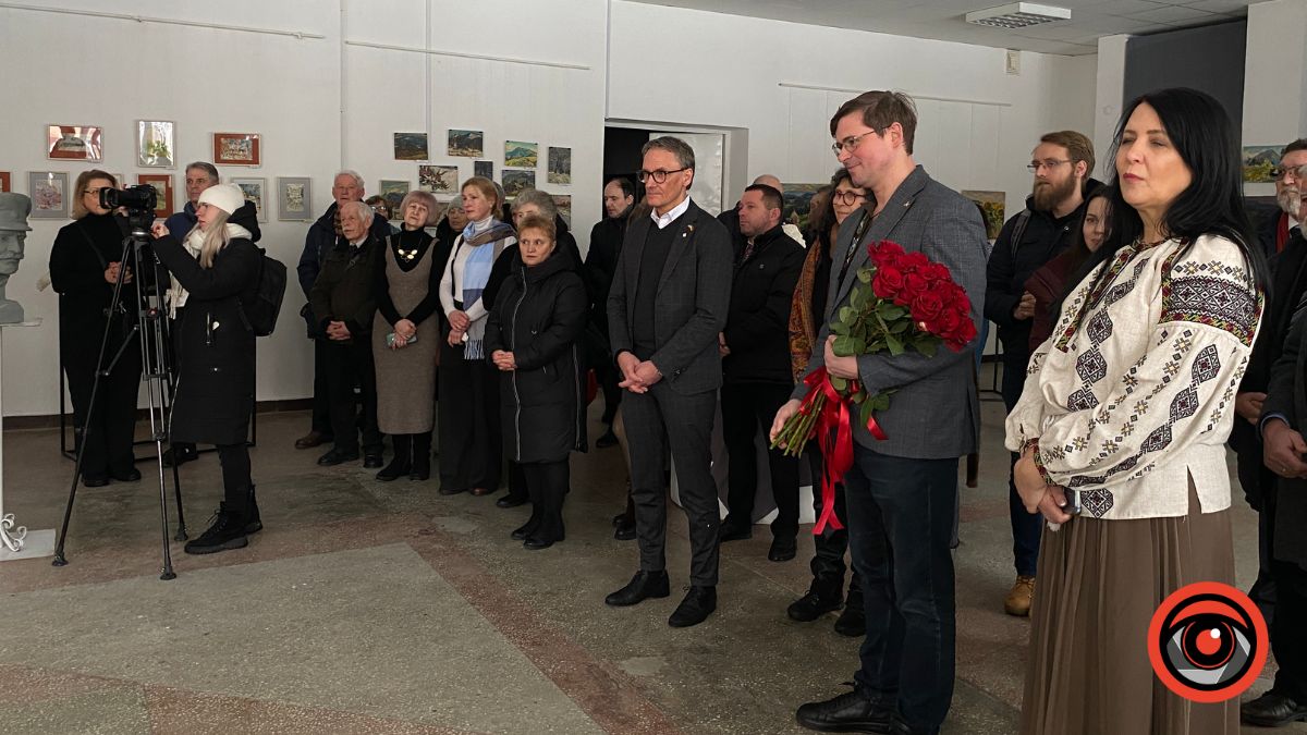 У Калуші відкрили традиційну виставку "Образи": понад 80 мистецьких робіт трьох авторів