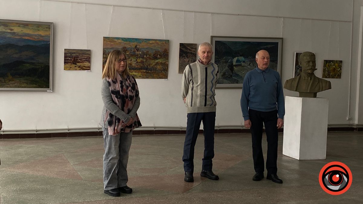 У Калуші відкрили традиційну виставку "Образи": понад 80 мистецьких робіт трьох авторів