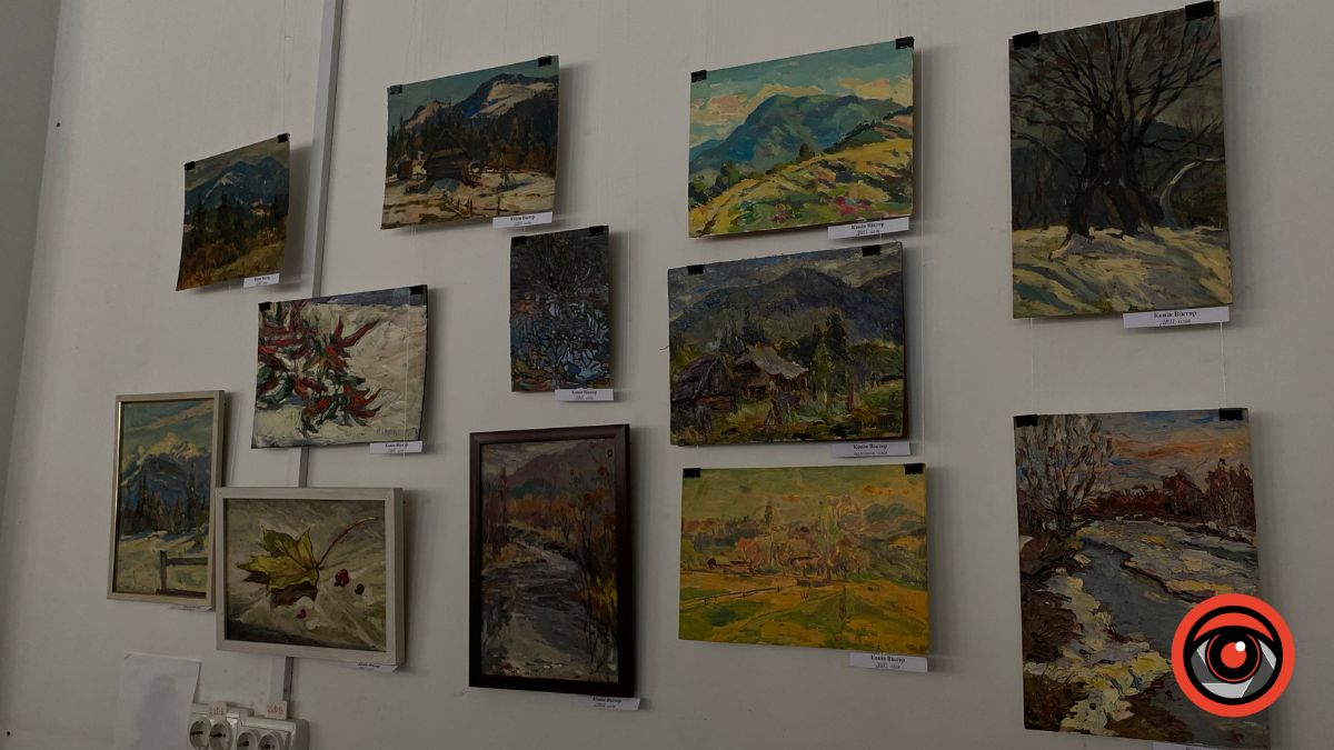У Калуші відкрили традиційну виставку "Образи": понад 80 мистецьких робіт трьох авторів