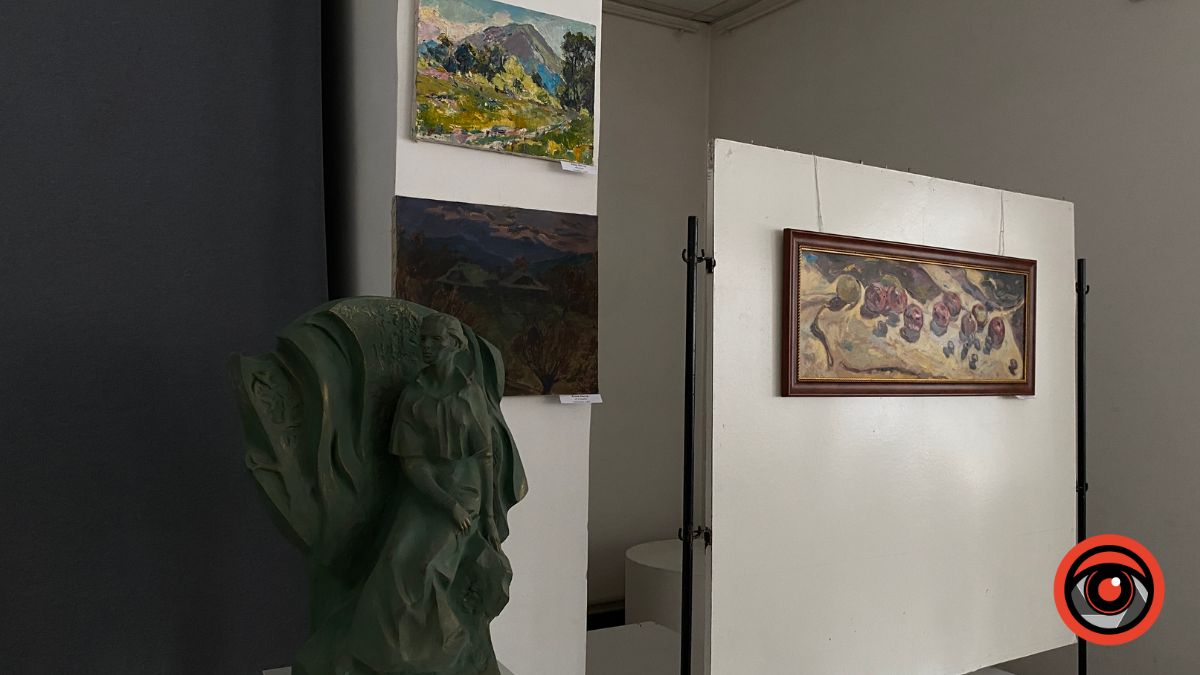 У Калуші відкрили традиційну виставку "Образи": понад 80 мистецьких робіт трьох авторів