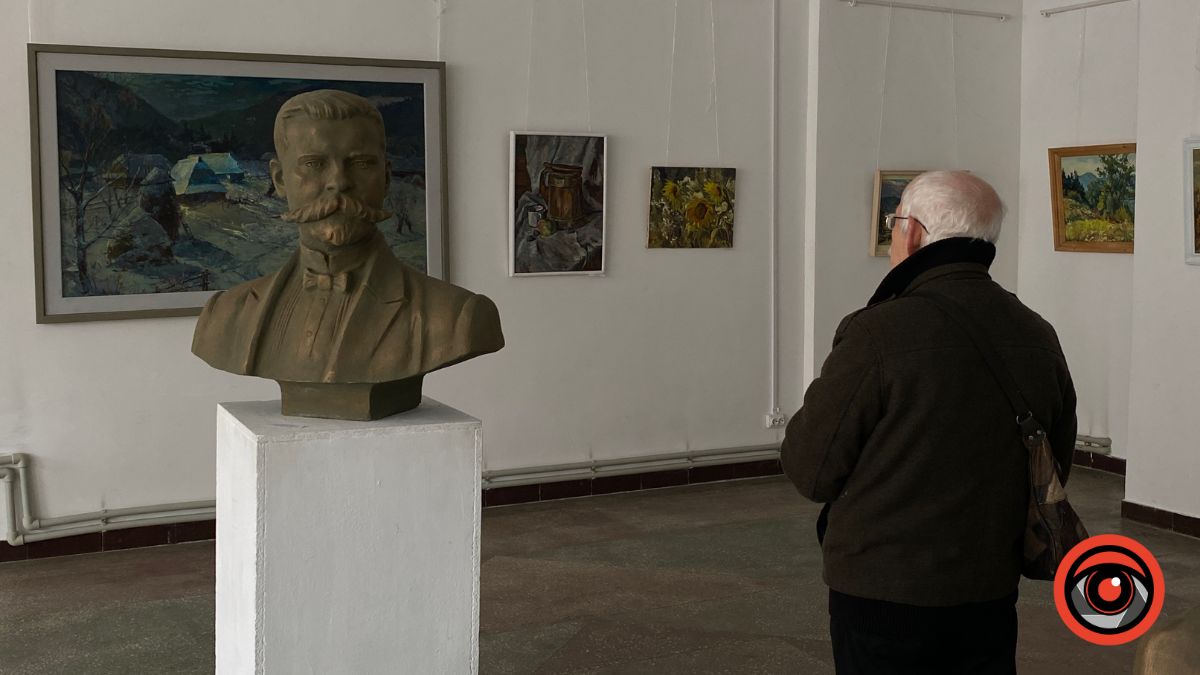 У Калуші відкрили традиційну виставку "Образи": понад 80 мистецьких робіт трьох авторів