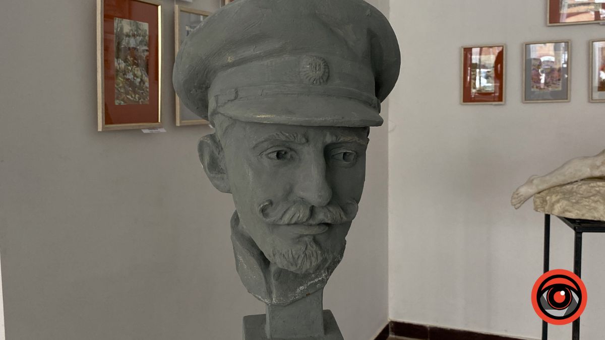 У Калуші відкрили традиційну виставку "Образи": понад 80 мистецьких робіт трьох авторів