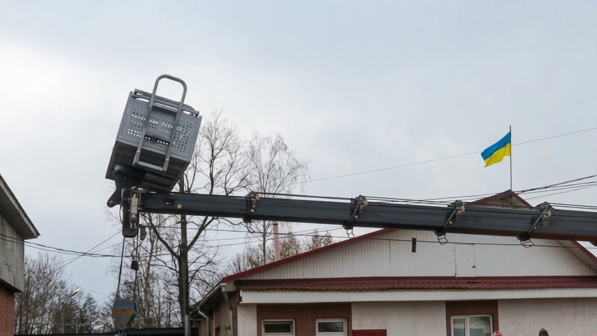 У Долині комунальники отримали нову багатофункціональну вишку