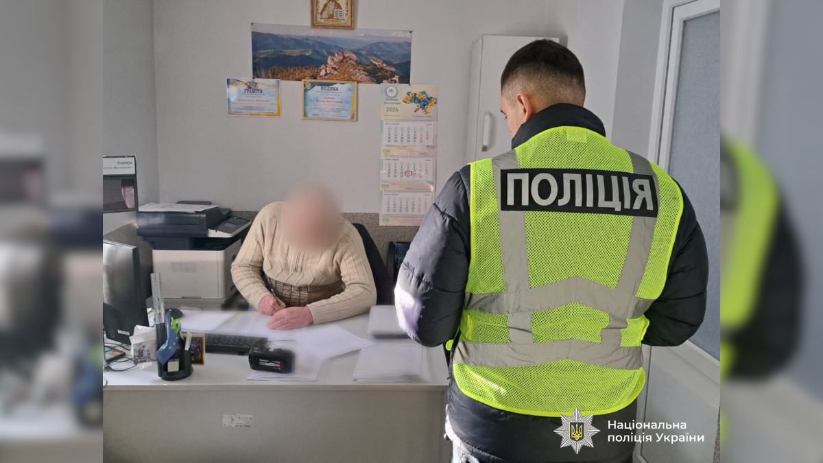 На Прикарпатті викрили групу шахраїв, які заволоділи квартирою померлої жінки