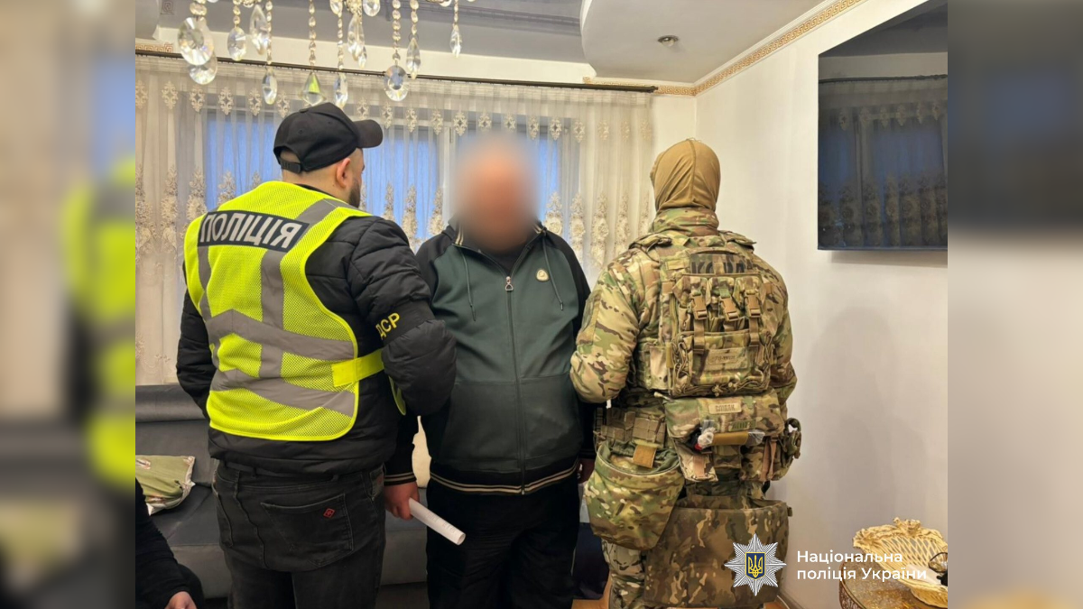 На Прикарпатті викрили групу шахраїв, які заволоділи квартирою померлої жінки