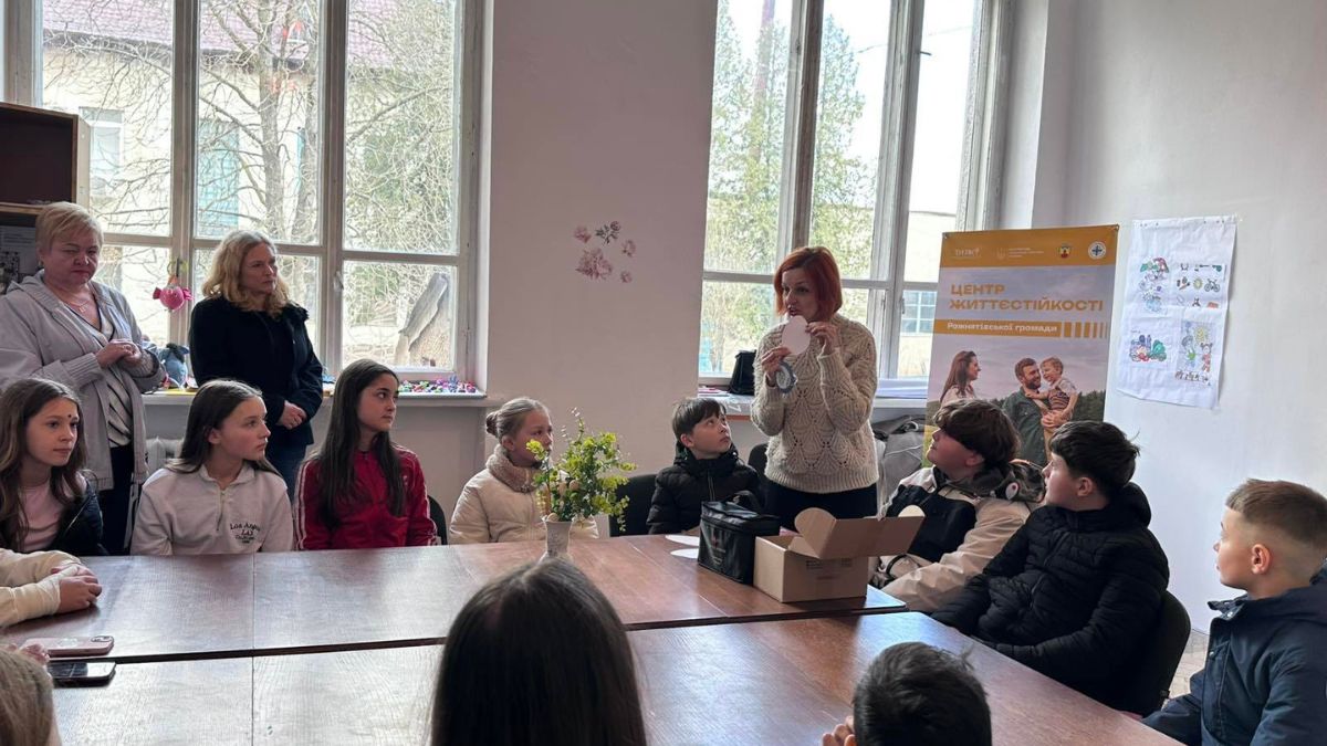 У Рожнятові діти малювали листівки