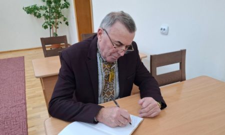 Василь Андрейків презентував книгу про Рожнятівщину