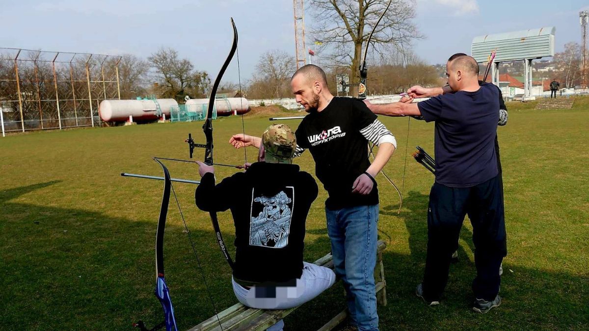 У Калуші ветерани відкрили клуб стрільби з лука