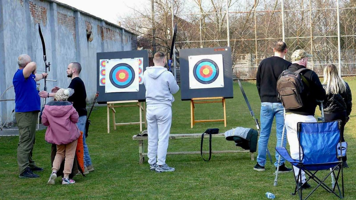 У Калуші ветерани відкрили клуб стрільби з лука