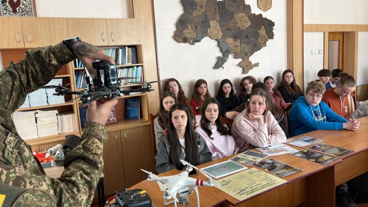 Офіцери Нацгвардії відвідали долинських ліцеїстів