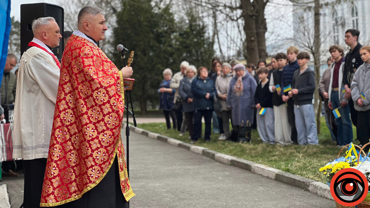 Меморіальна дошка Герой