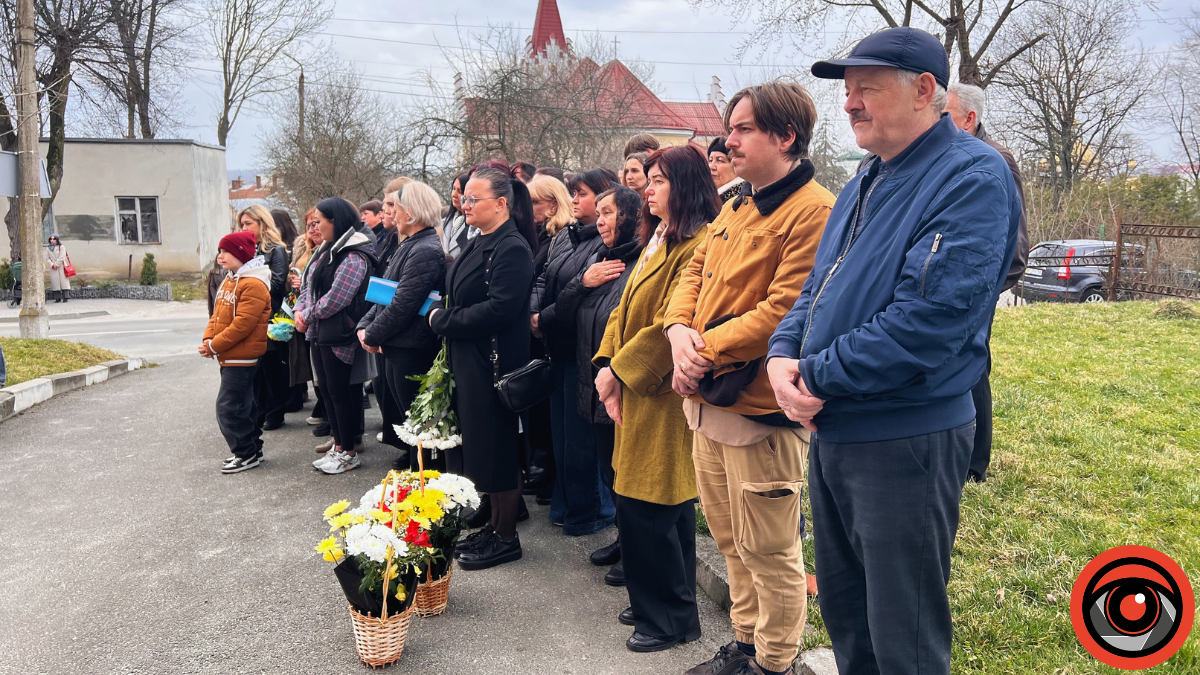 Меморіальна дошка Герой