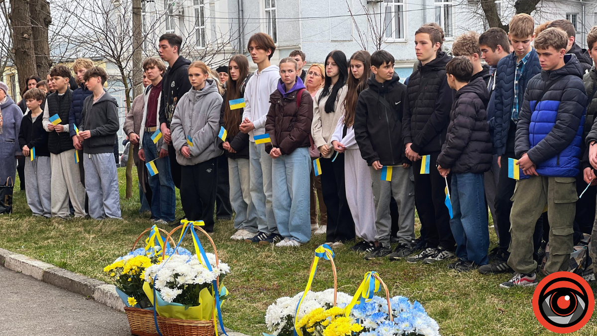 Меморіальна дошка Герой