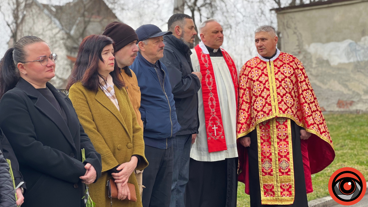 Меморіальна дошка Герой