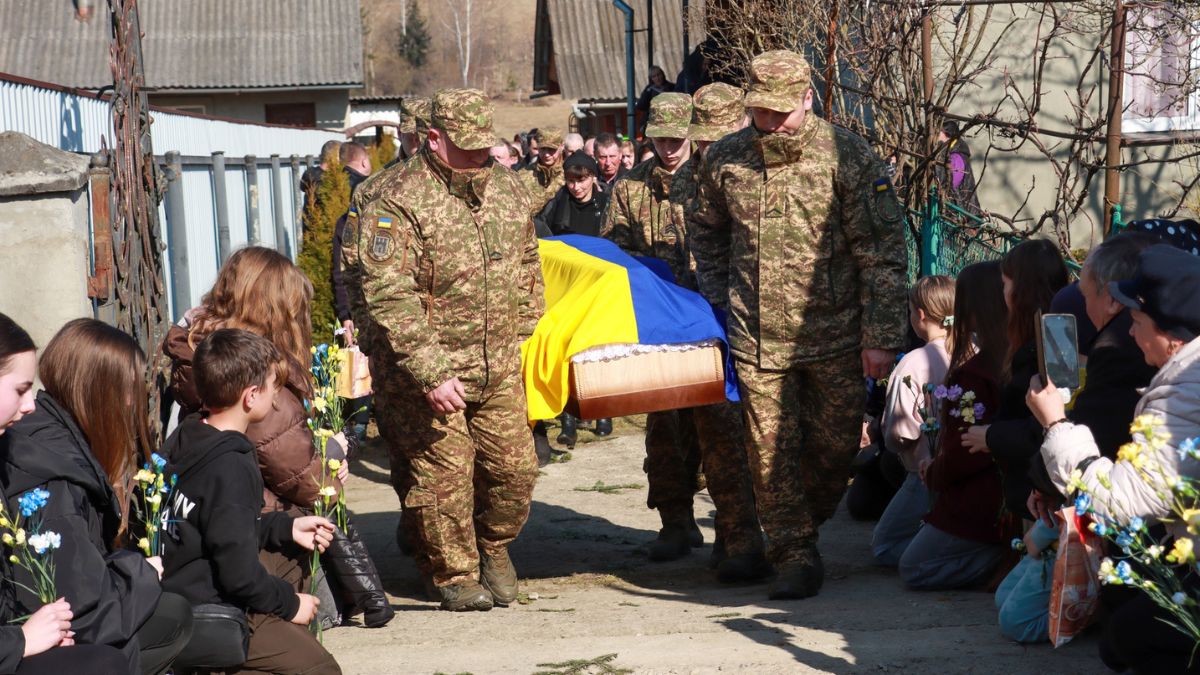 На Рожнятівщині поховали Героя Василя Шийку