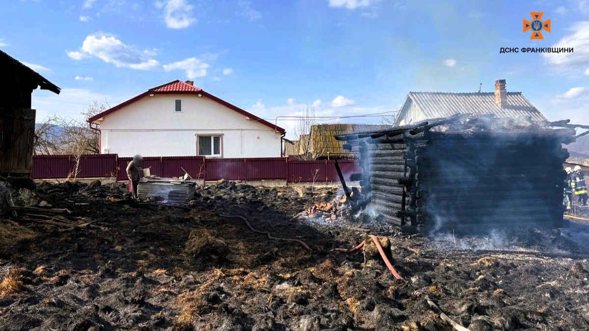 У Вигоді та Рожнятові горіли споруди