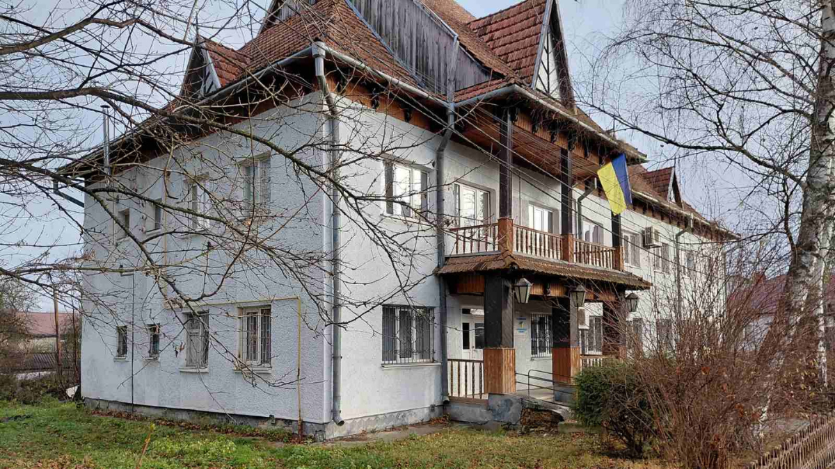 У Рожнятові передумали продавати громадський будинок