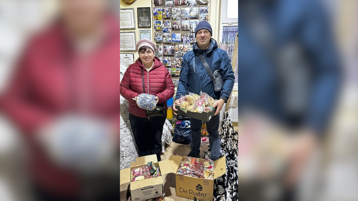 Мешканка Голиня плете вервички