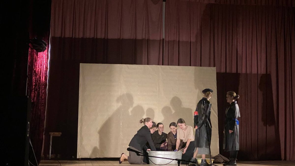 У Спасі вистава про українську жінку