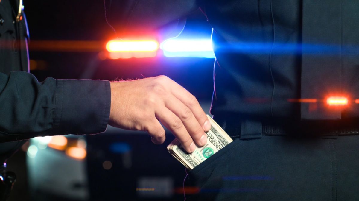 Водій у Долині отримав штраф за спробу підкупу поліції 200 доларами