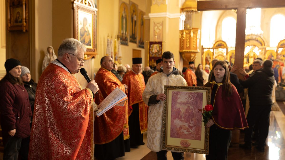 Хресна хода у Долині