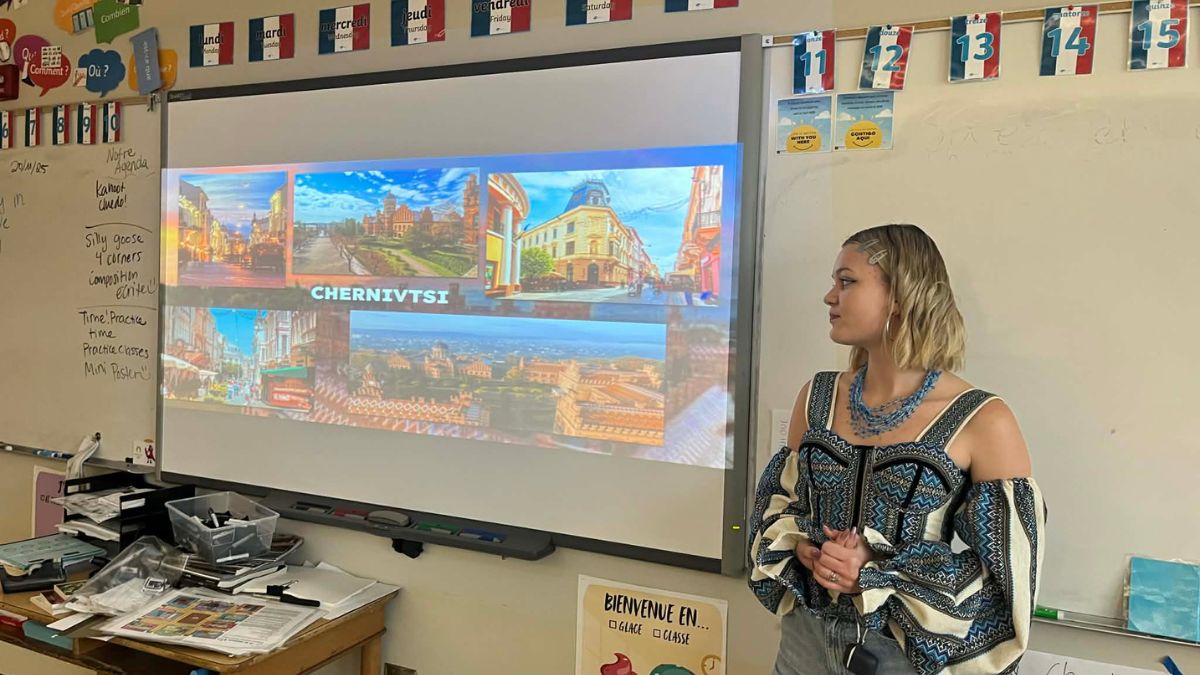 Учениця з Долини навчається у США