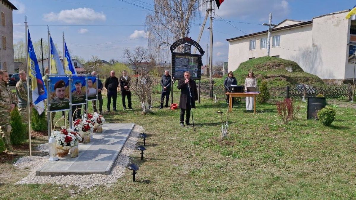 У Нижньому Струтині відкрили Алею Героям