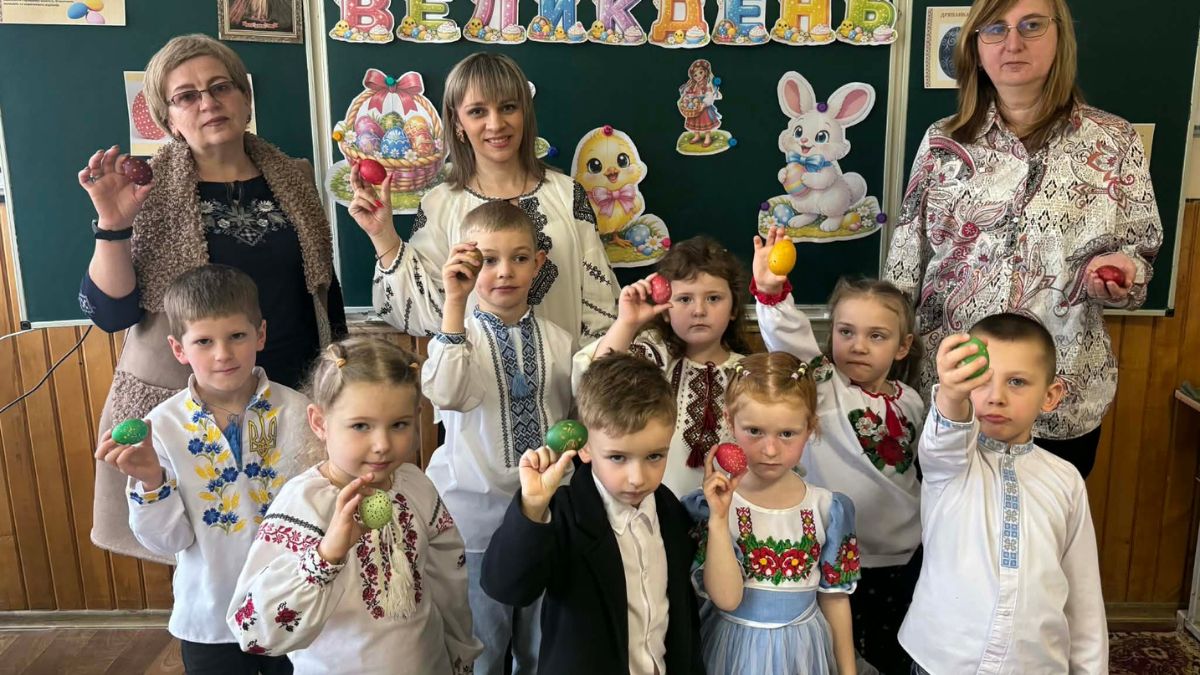 У Болехові діти крапанки робили