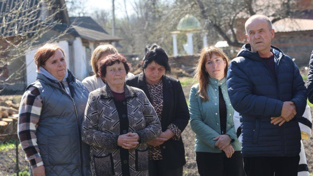 У Старому Бабині освятили дошку захиснику Бобровському