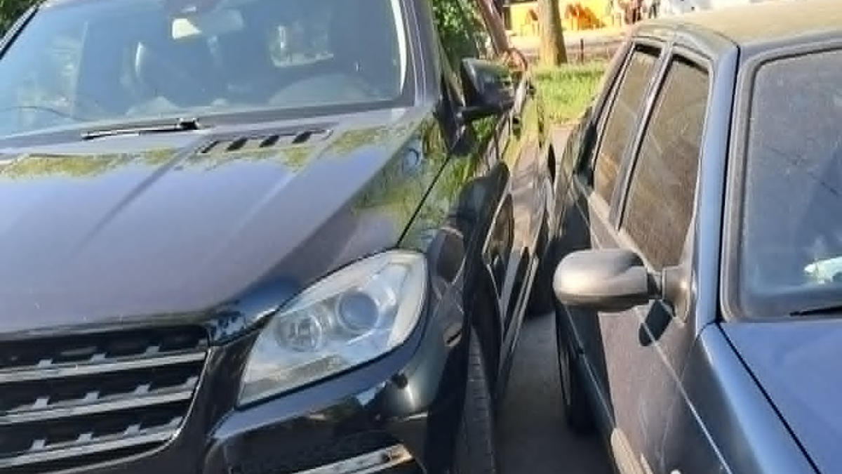 Калушанка дві години не могла виїхати з парковки