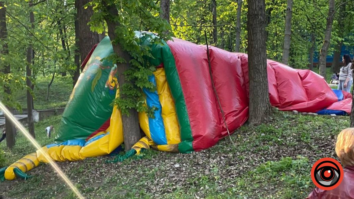 Як влада Калуша відреагувала на інцидент з батутом у міському парку