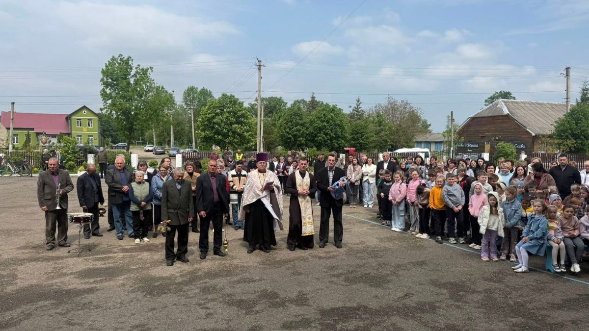 У Підмихайлівському ліцеї відкрили дошку Героєві Михайлові Бойку