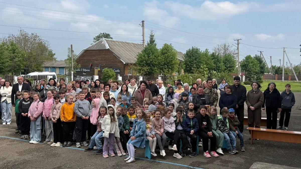У Підмихайлівському ліцеї відкрили дошку Героєві Михайлові Бойку