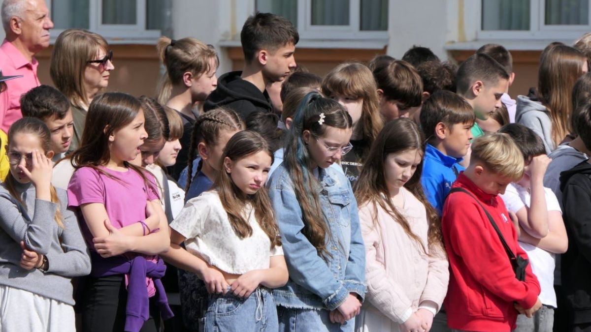 У Калуському ліцеї відкрили меморіальну дошку Володимиру Думенько