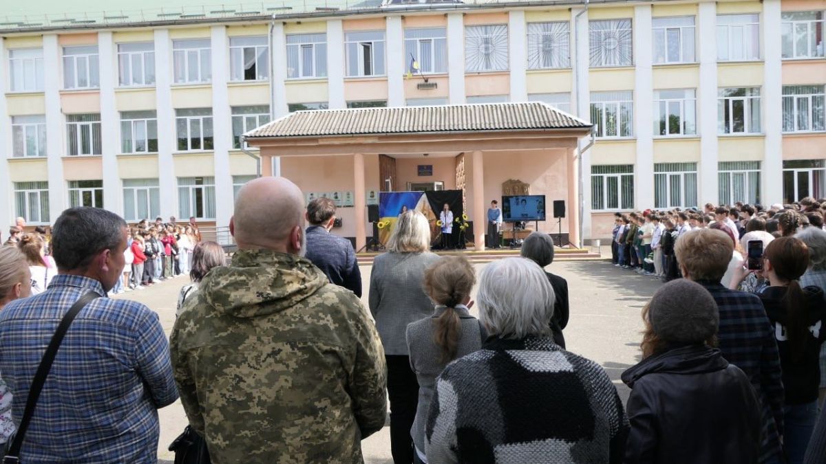 У Калуському ліцеї відкрили меморіальну дошку Володимиру Думенько