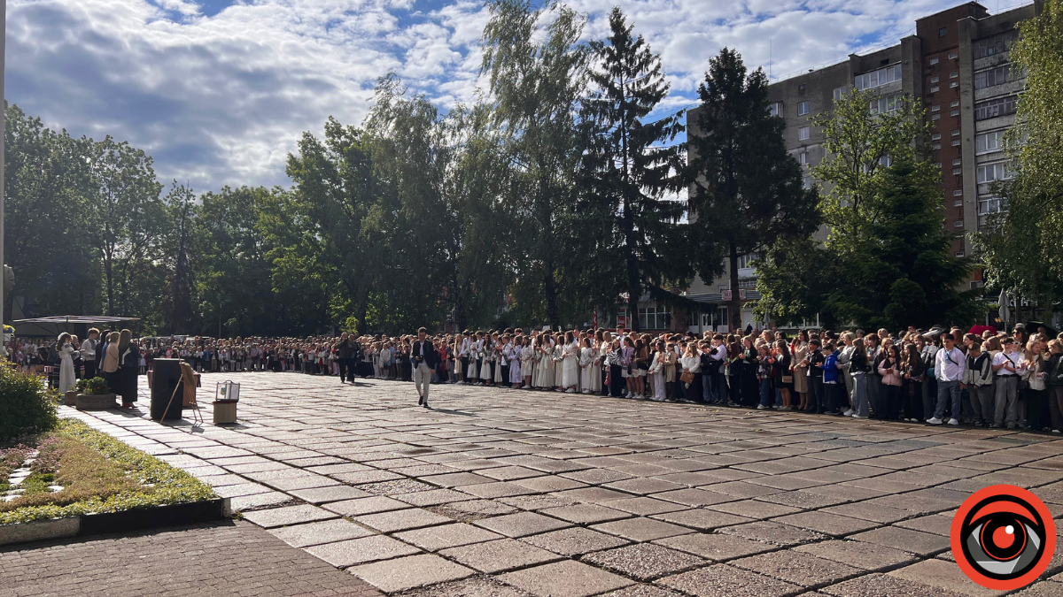 Останні дзвоники сьогодні лунають у Калуській громаді