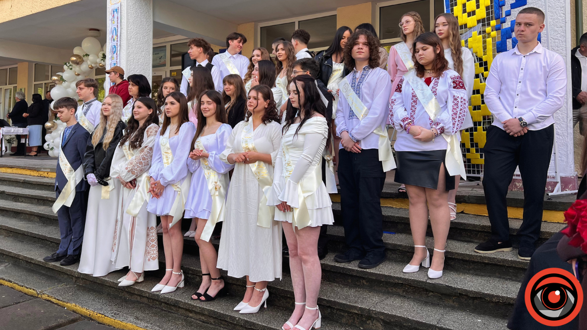 Останні дзвоники сьогодні лунають у Калуській громаді