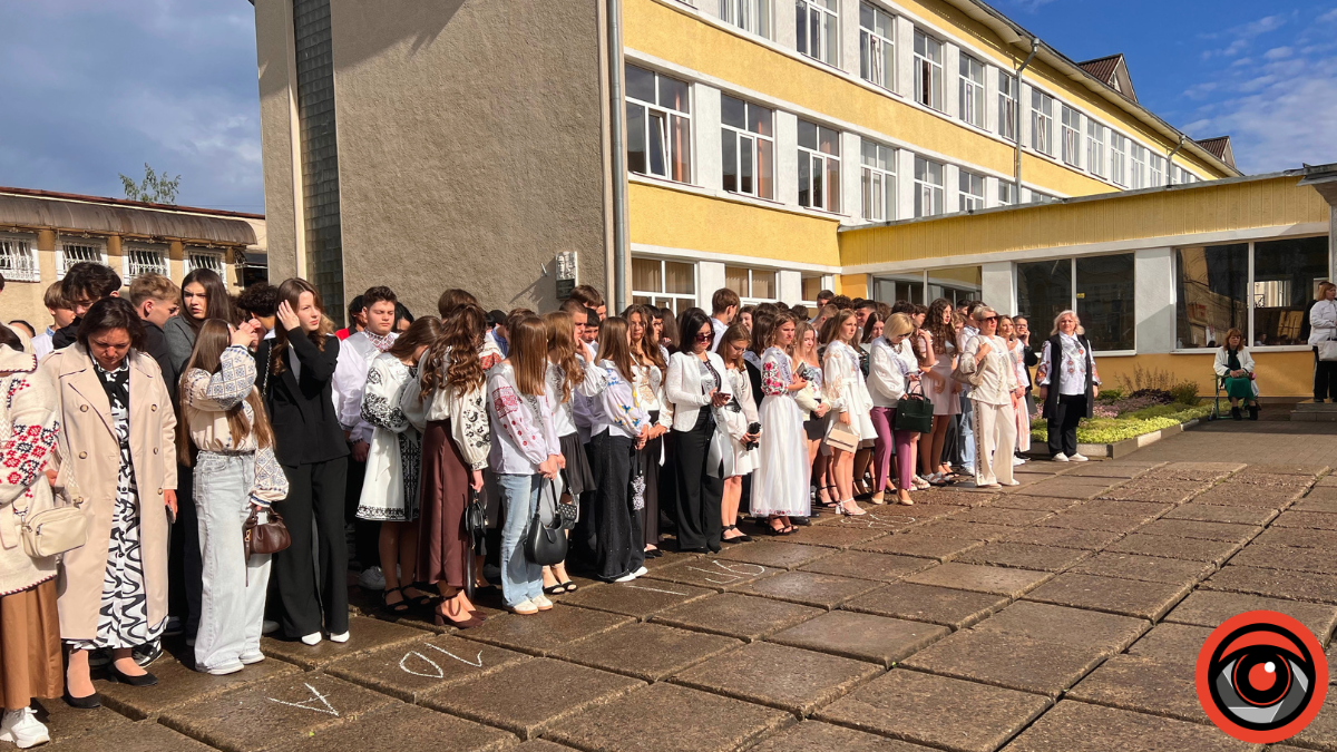Останні дзвоники сьогодні лунають у Калуській громаді
