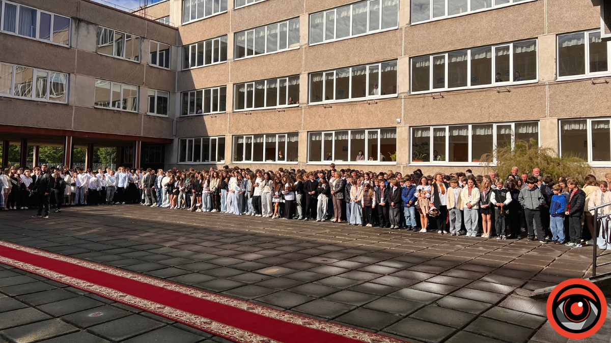 Останні дзвоники сьогодні лунають у Калуській громаді