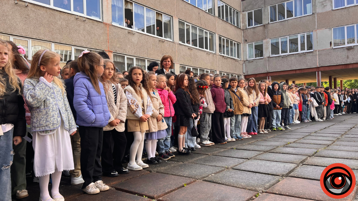 Останні дзвоники сьогодні лунають у Калуській громаді