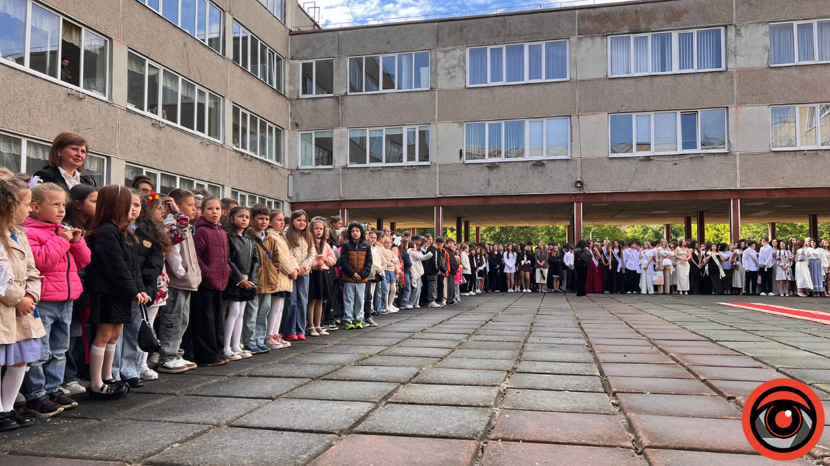Останні дзвоники сьогодні лунають у Калуській громаді