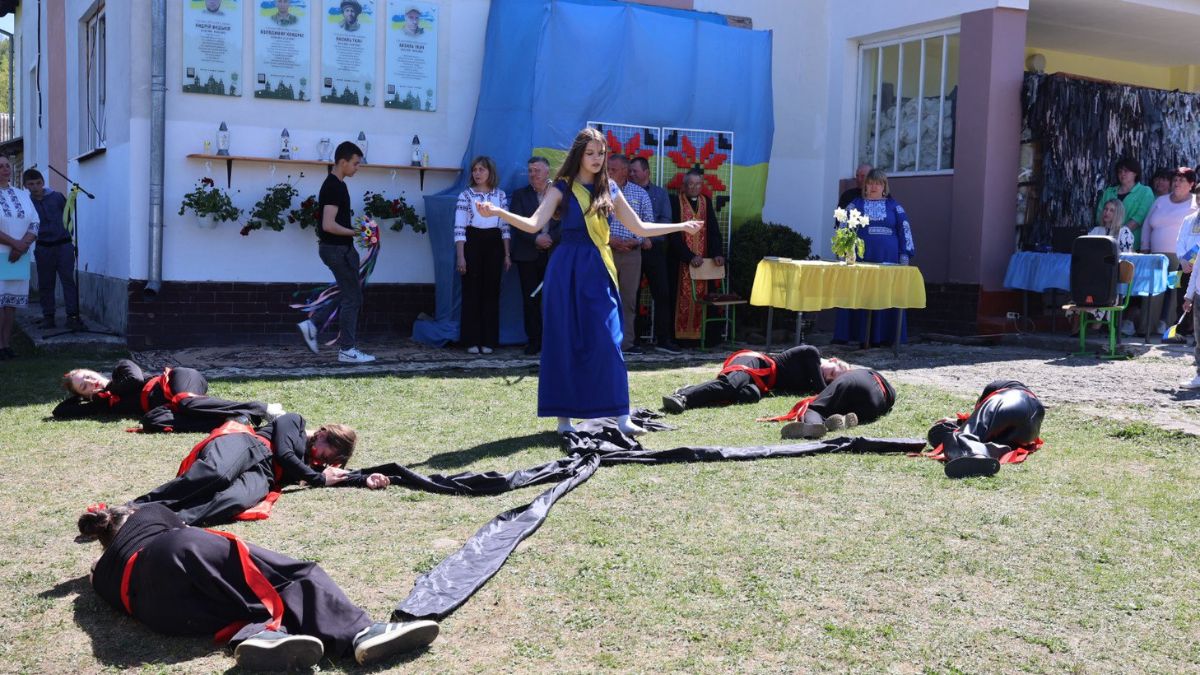 На фасаді Поляницького ліцею відкрили меморіальні дошки