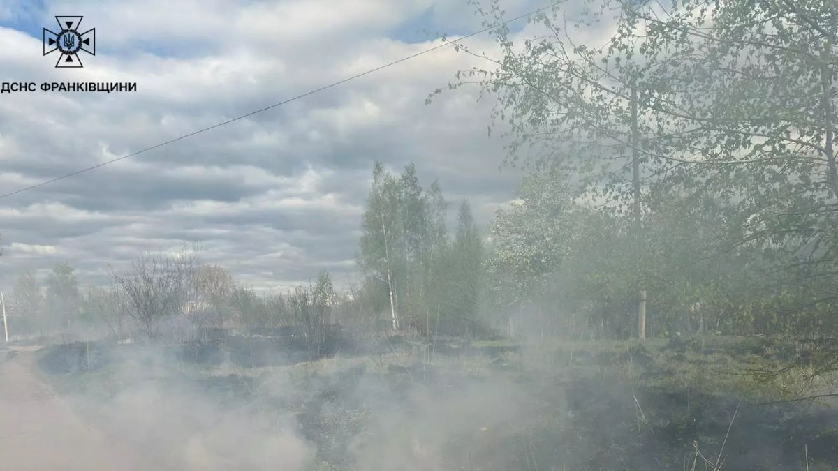 На вихідних рятувальники лікувідували пожежі у Калуському районі